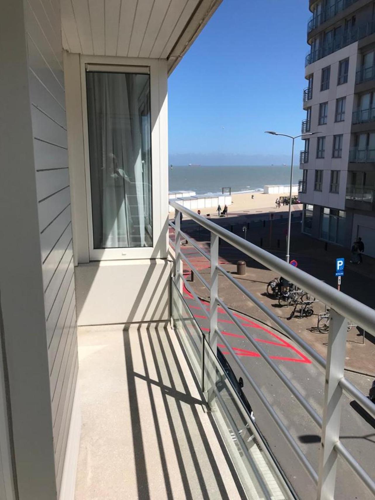 Urbanstay Suites - Beachfront Apartment In Knokke Kültér fotó